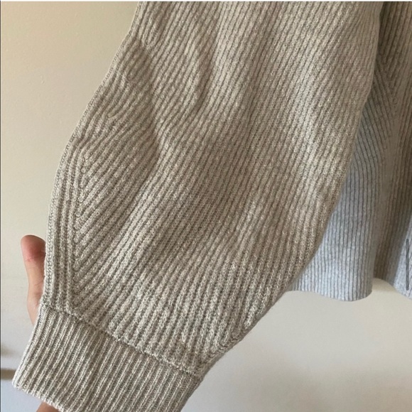 Everlane Premium Cashmere Sweater (Light Gray) - Picture 7 of 10